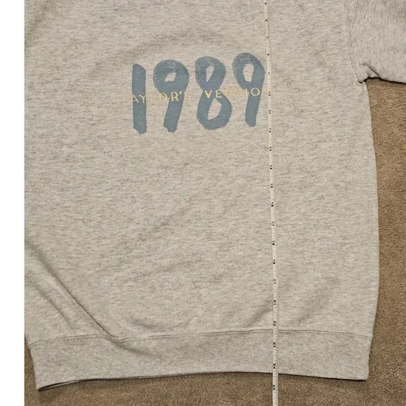 Taylor Swift 1989 Taylors Version Crewneck Sweatshirt Heather Grey Size S - Picture 8 of 8